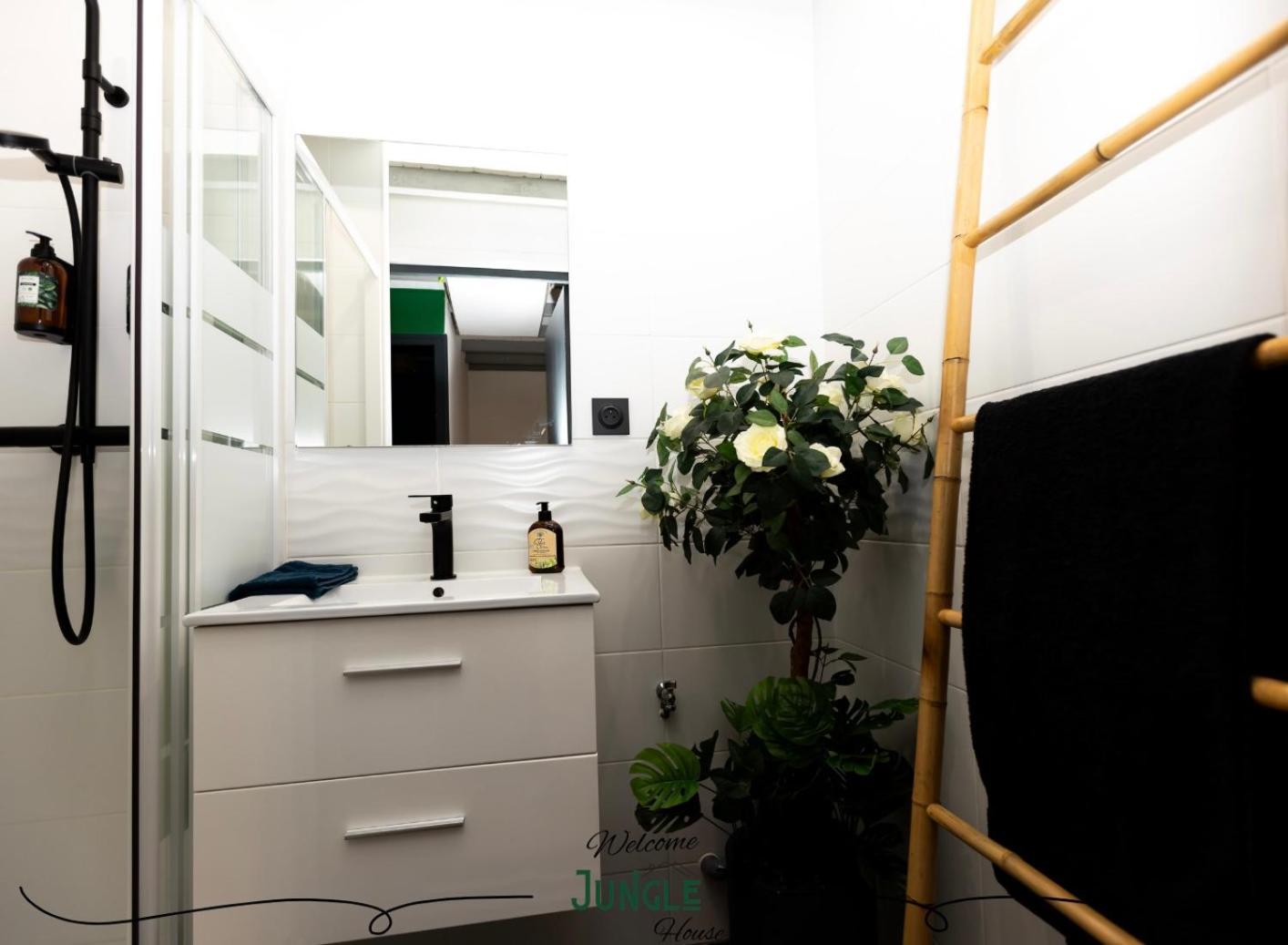 Maison "Jungle House" 90 M2 Billard, Retroprojecteur, Bar A Jeux , Vinyle, Wifi Fibre, Ideal Pro & Famille A 蒙布里松 外观 照片